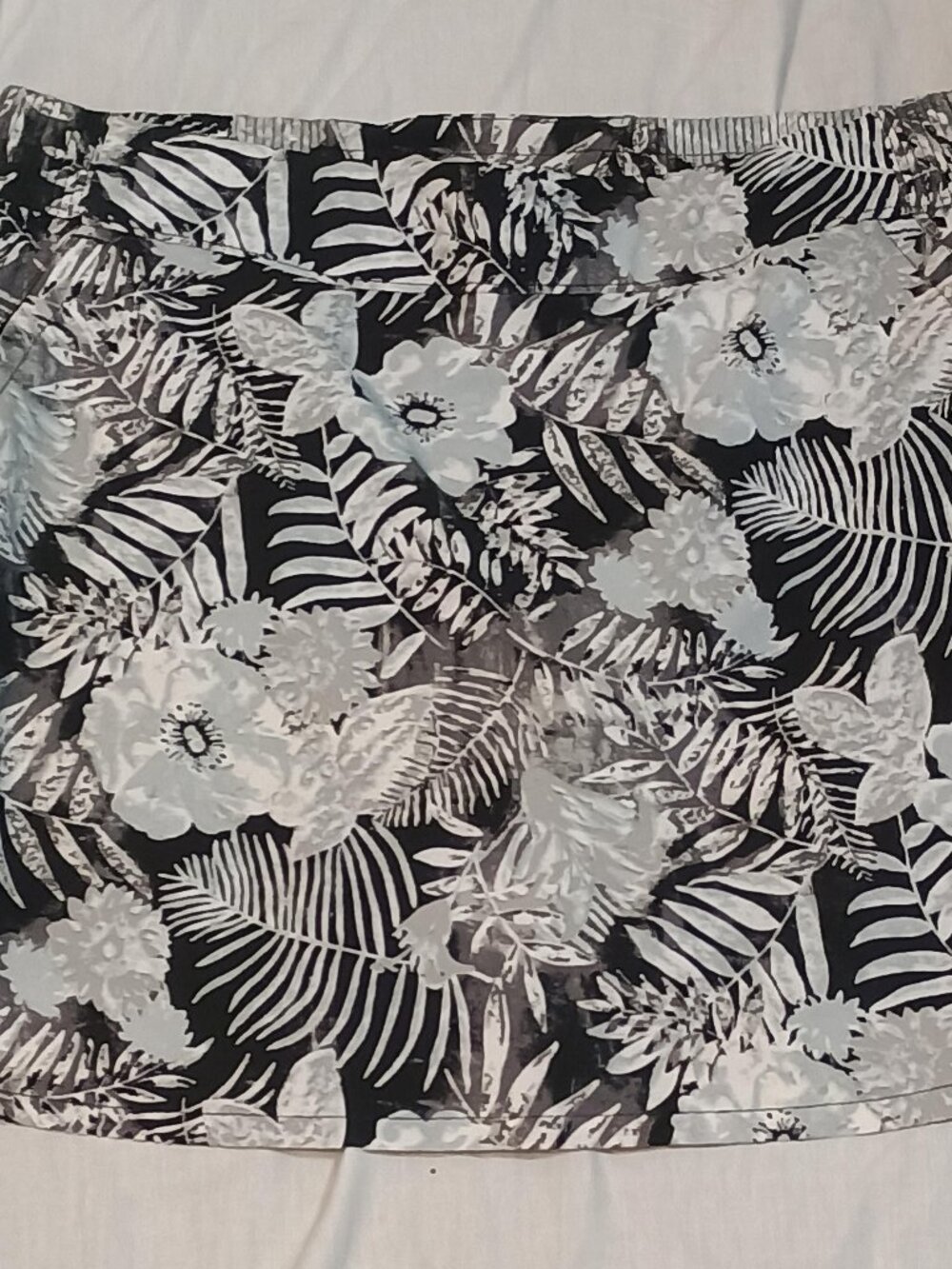 Columbia/PFG Skort/Womens M/Black White Tropical Floral Sun Drifter Athleisure